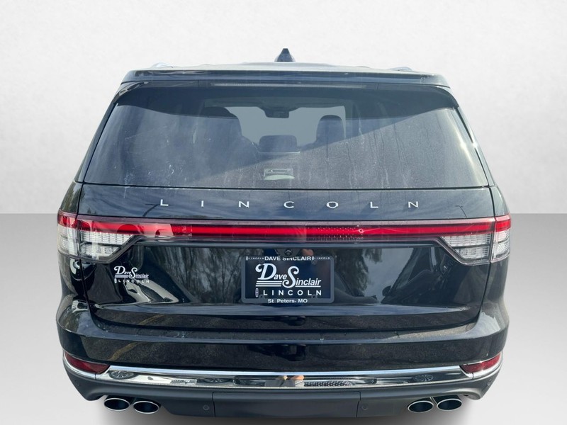 Lincoln Aviator Vehicle Full-screen Gallery Image 07