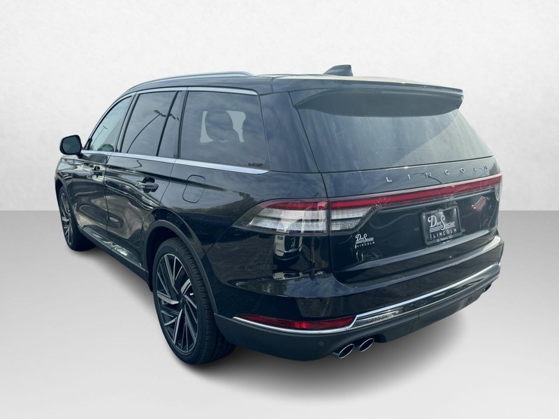 Lincoln Aviator Vehicle Full-screen Gallery Image 08