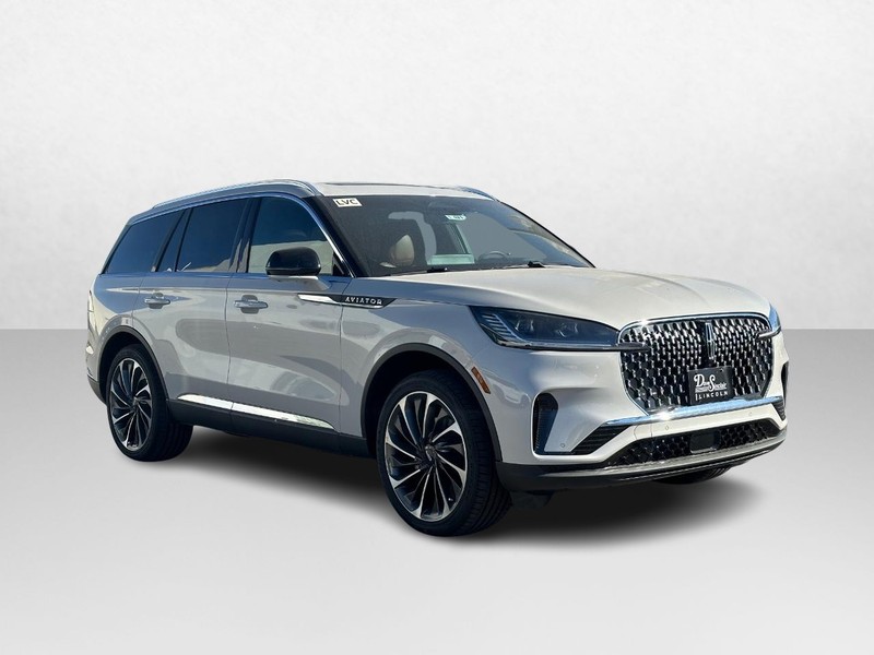 Lincoln Aviator Vehicle Full-screen Gallery Image 03