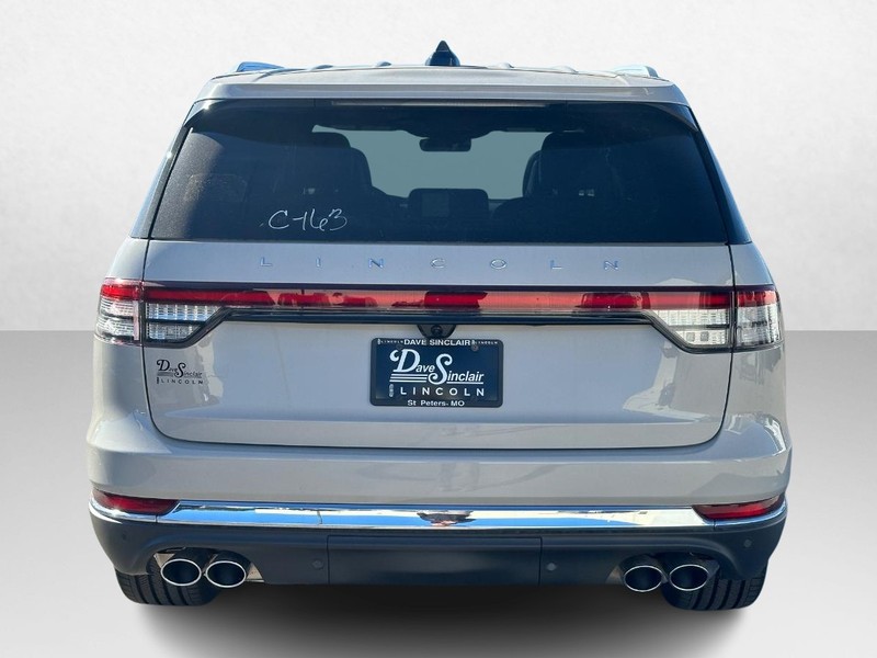 Lincoln Aviator Vehicle Full-screen Gallery Image 06