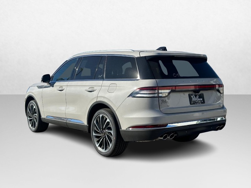 Lincoln Aviator Vehicle Full-screen Gallery Image 07