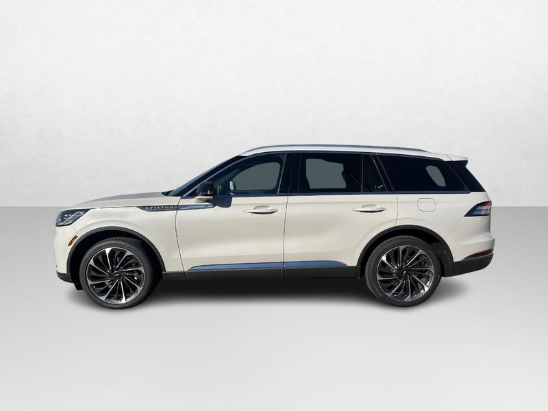 Lincoln Aviator Vehicle Full-screen Gallery Image 08
