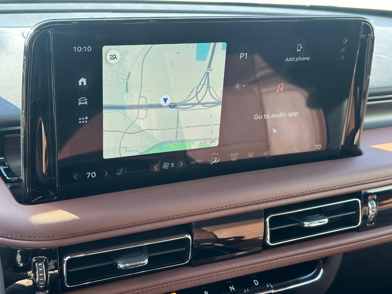 Lincoln Aviator Vehicle Full-screen Gallery Image 17