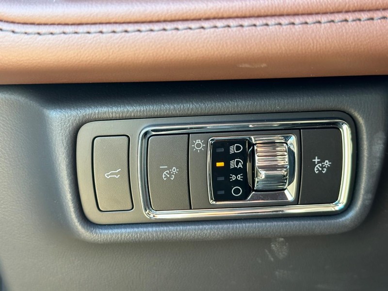 Lincoln Aviator Vehicle Full-screen Gallery Image 22