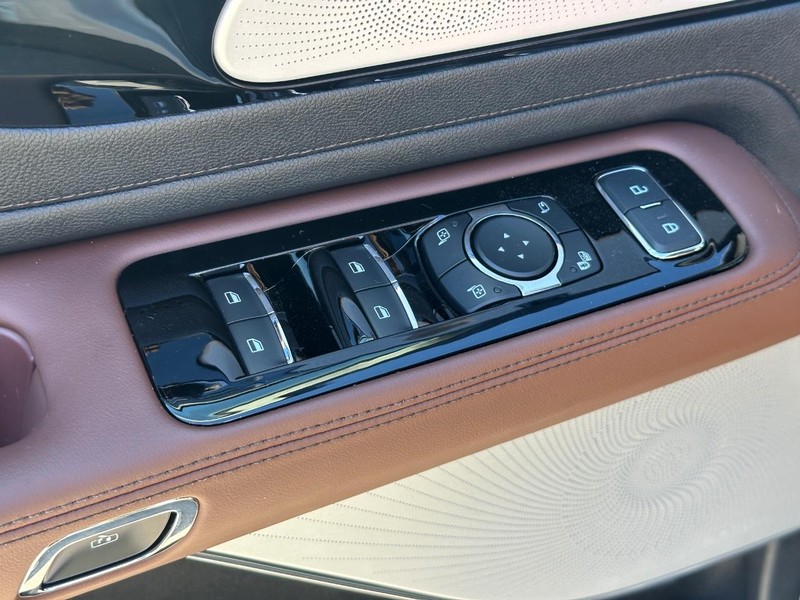 Lincoln Aviator Vehicle Full-screen Gallery Image 25