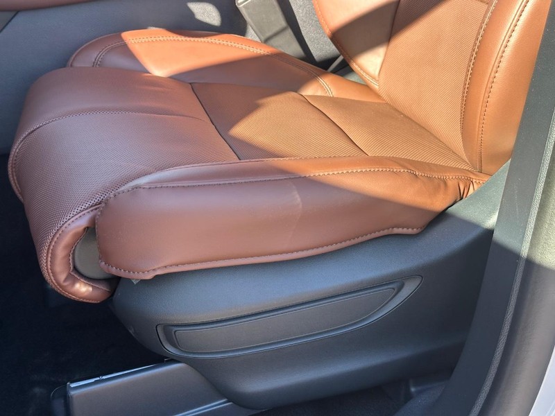 Lincoln Aviator Vehicle Full-screen Gallery Image 26
