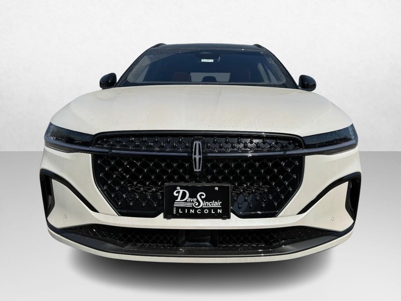 Lincoln Nautilus Vehicle Full-screen Gallery Image 02