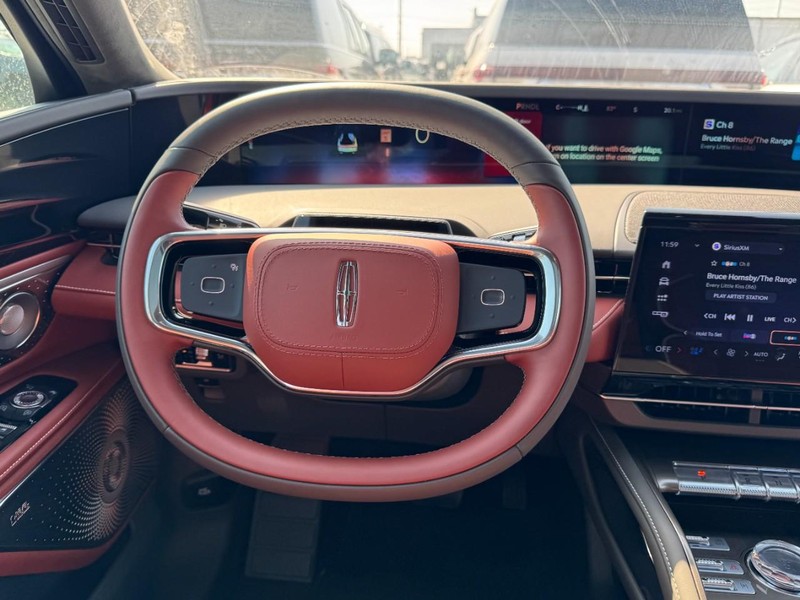 Lincoln Nautilus Vehicle Full-screen Gallery Image 10