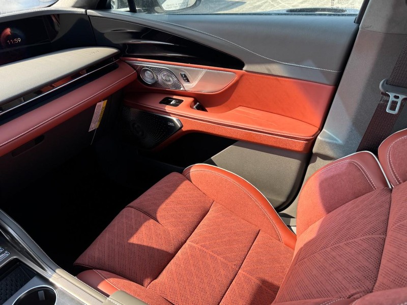 Lincoln Nautilus Vehicle Full-screen Gallery Image 11
