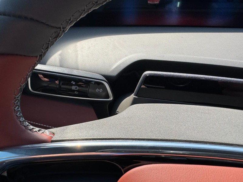 Lincoln Nautilus Vehicle Full-screen Gallery Image 20