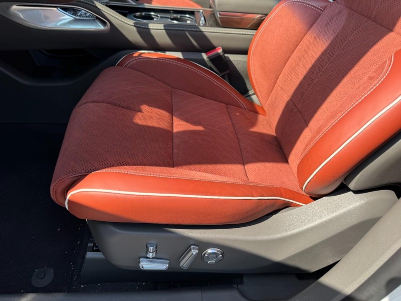 Lincoln Nautilus Vehicle Full-screen Gallery Image 26