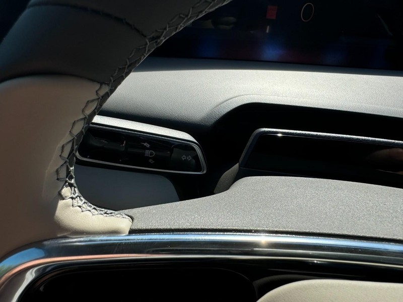 Lincoln Nautilus Vehicle Full-screen Gallery Image 20