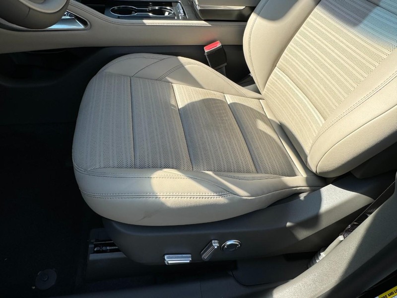 Lincoln Nautilus Vehicle Full-screen Gallery Image 26