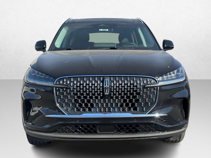 Lincoln Aviator Vehicle Full-screen Gallery Image 02