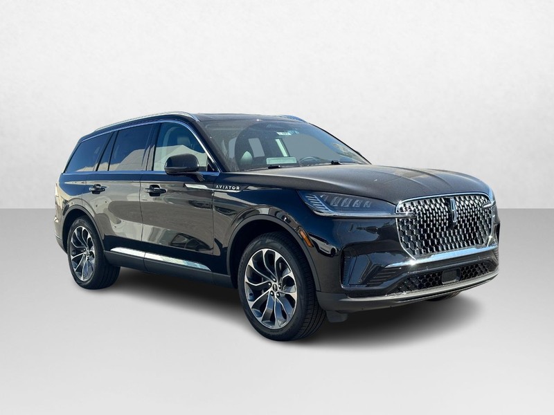Lincoln Aviator Vehicle Full-screen Gallery Image 03