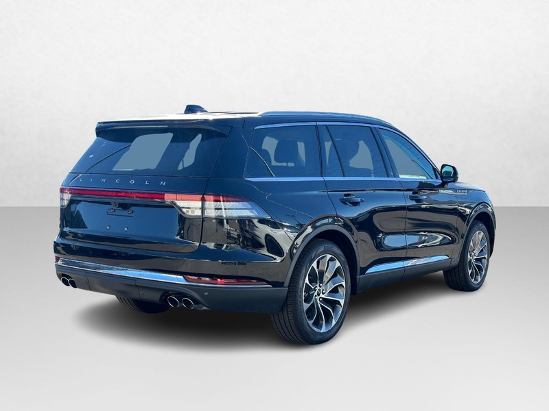 Lincoln Aviator Vehicle Full-screen Gallery Image 05