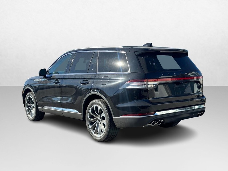 Lincoln Aviator Vehicle Full-screen Gallery Image 07