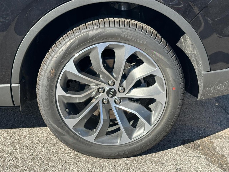 Lincoln Aviator Vehicle Full-screen Gallery Image 10