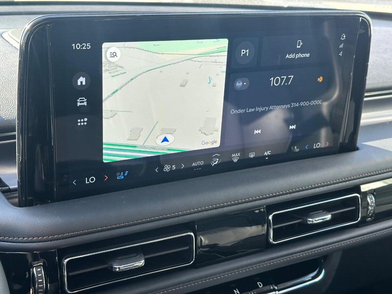 Lincoln Aviator Vehicle Full-screen Gallery Image 18