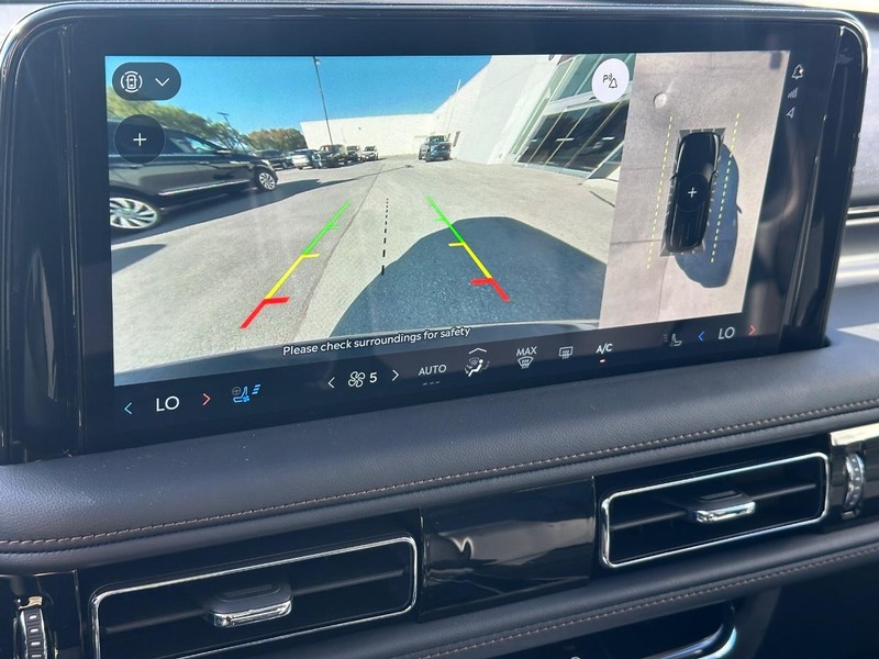 Lincoln Aviator Vehicle Full-screen Gallery Image 19