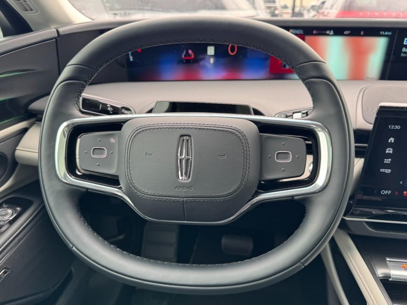 Lincoln Nautilus Vehicle Full-screen Gallery Image 10