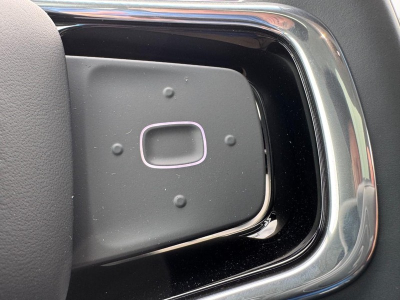 Lincoln Nautilus Vehicle Full-screen Gallery Image 19