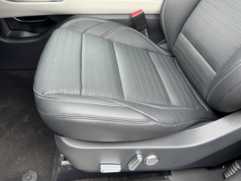 Lincoln Nautilus Vehicle Full-screen Gallery Image 26
