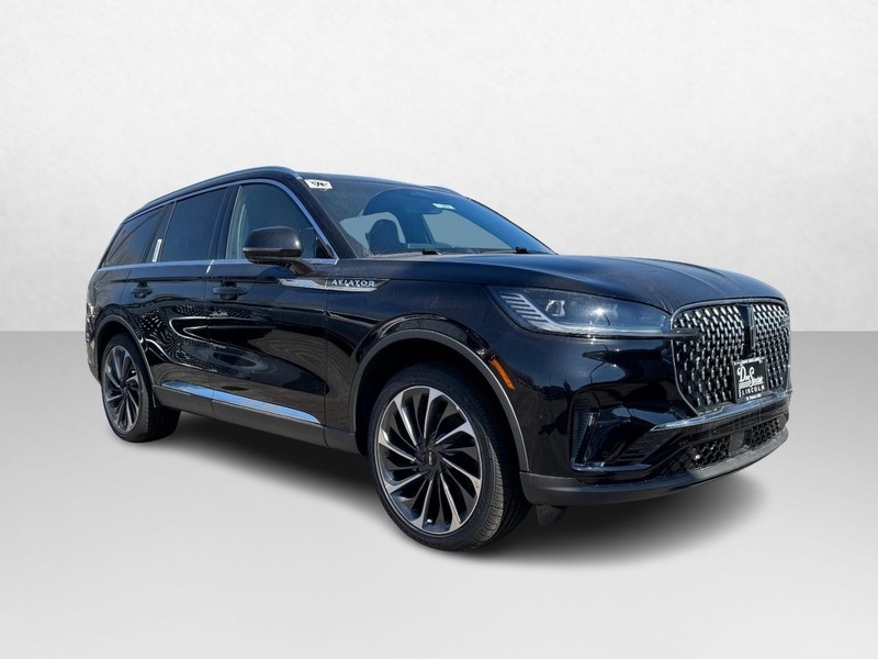Lincoln Aviator Vehicle Full-screen Gallery Image 03