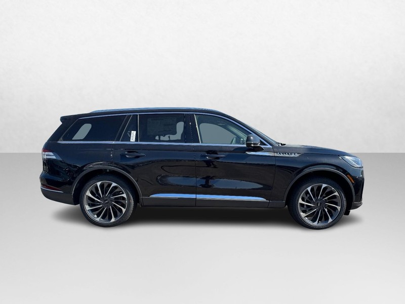 Lincoln Aviator Vehicle Full-screen Gallery Image 04