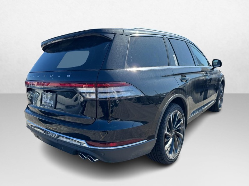Lincoln Aviator Vehicle Full-screen Gallery Image 05