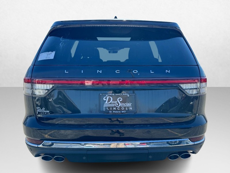Lincoln Aviator Vehicle Full-screen Gallery Image 06