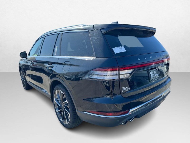 Lincoln Aviator Vehicle Full-screen Gallery Image 07