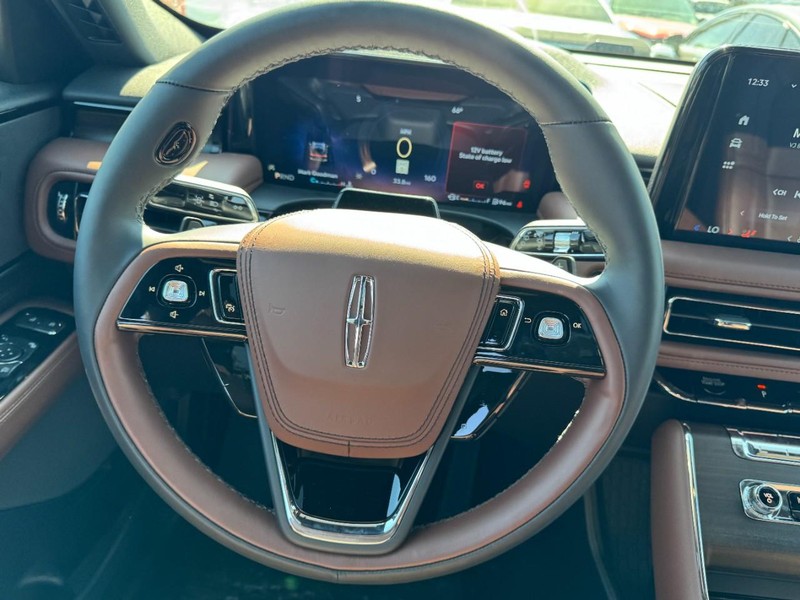 Lincoln Aviator Vehicle Full-screen Gallery Image 10