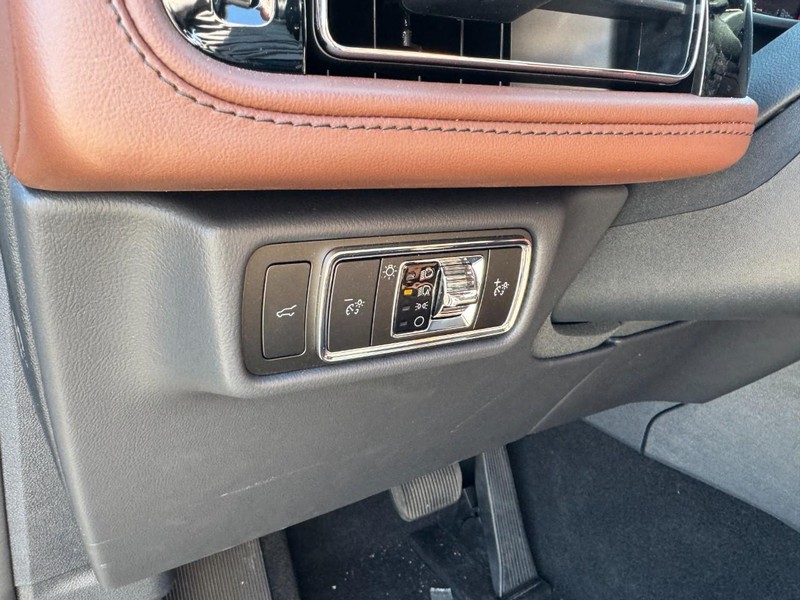 Lincoln Aviator Vehicle Full-screen Gallery Image 14