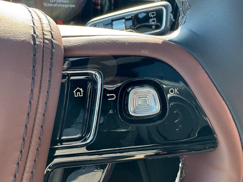 Lincoln Aviator Vehicle Full-screen Gallery Image 19