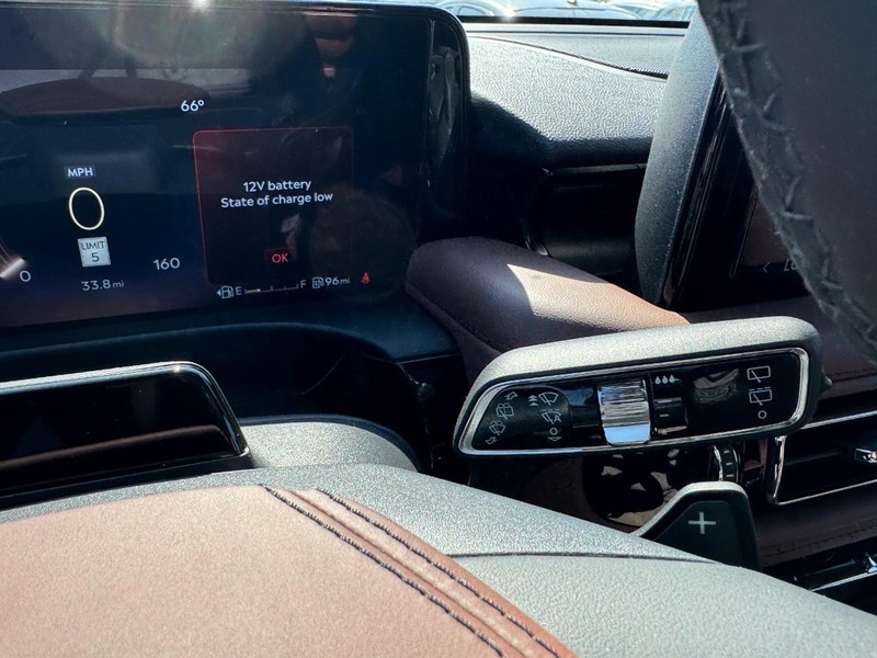 Lincoln Aviator Vehicle Full-screen Gallery Image 21