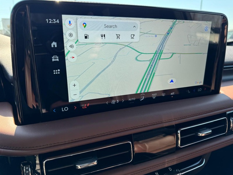 Lincoln Aviator Vehicle Full-screen Gallery Image 22