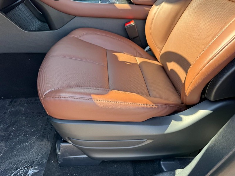 Lincoln Aviator Vehicle Full-screen Gallery Image 26