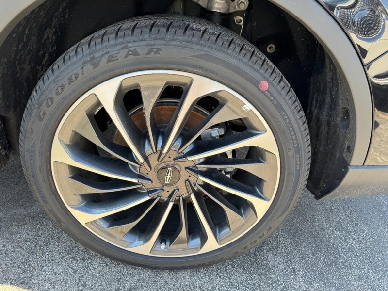 Lincoln Aviator Vehicle Full-screen Gallery Image 27