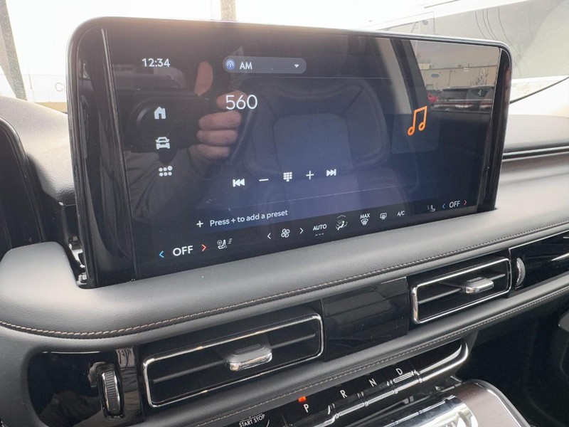 Lincoln Aviator Vehicle Full-screen Gallery Image 22