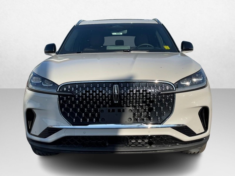 Lincoln Aviator Vehicle Full-screen Gallery Image 02