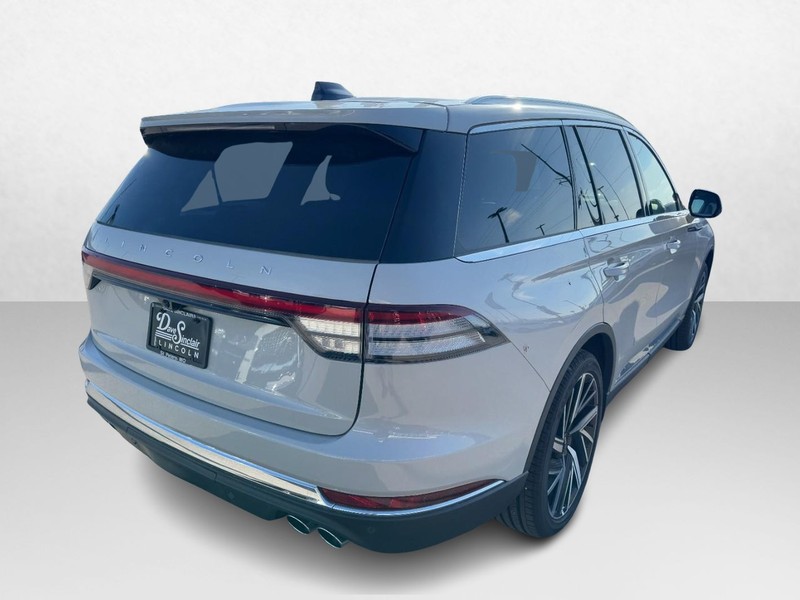 Lincoln Aviator Vehicle Full-screen Gallery Image 05