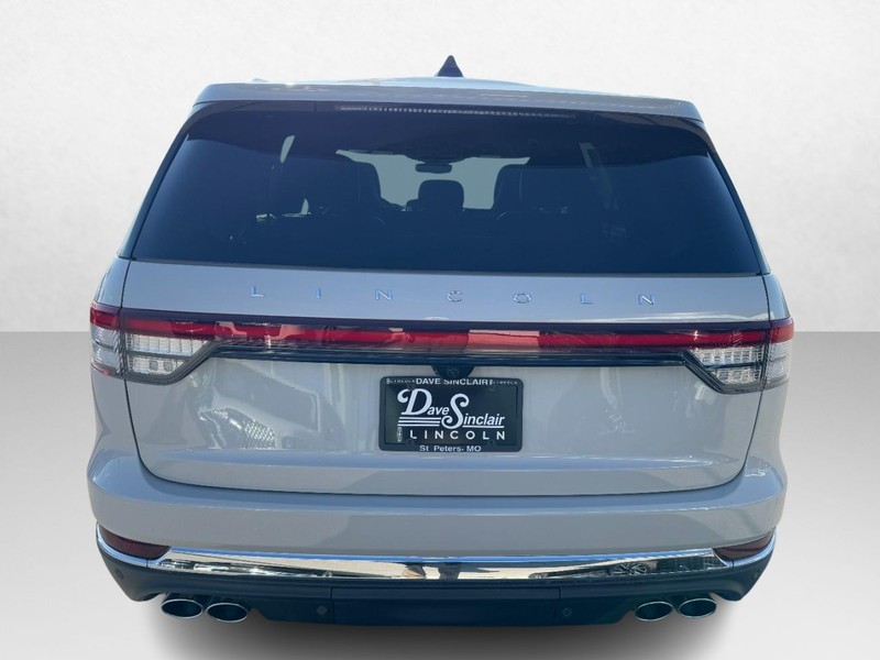 Lincoln Aviator Vehicle Full-screen Gallery Image 06