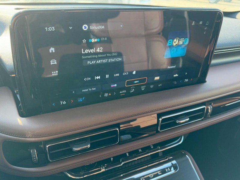 Lincoln Aviator Vehicle Full-screen Gallery Image 16