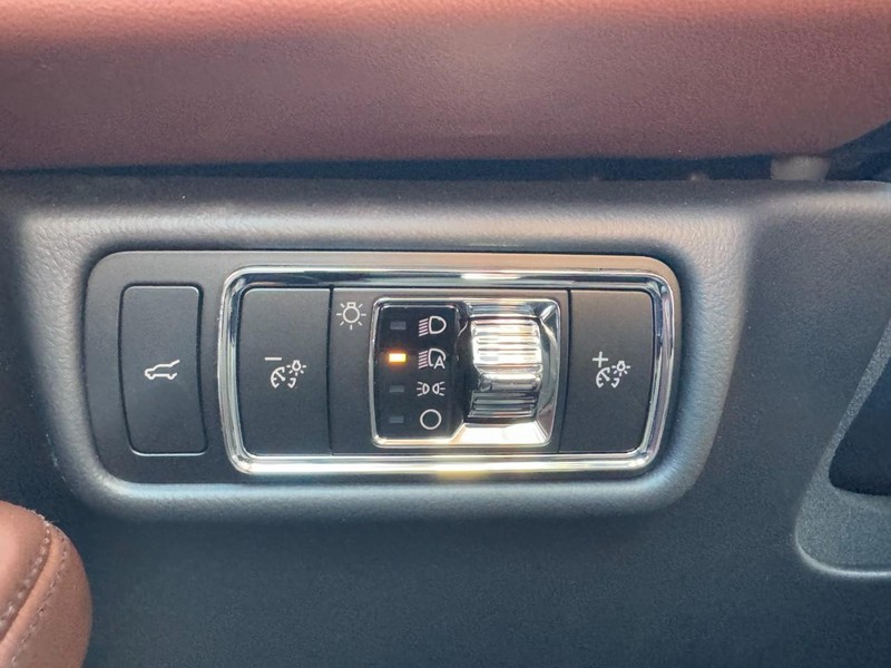 Lincoln Aviator Vehicle Full-screen Gallery Image 22