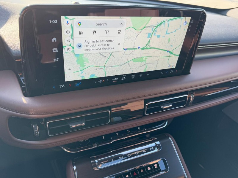Lincoln Aviator Vehicle Full-screen Gallery Image 23