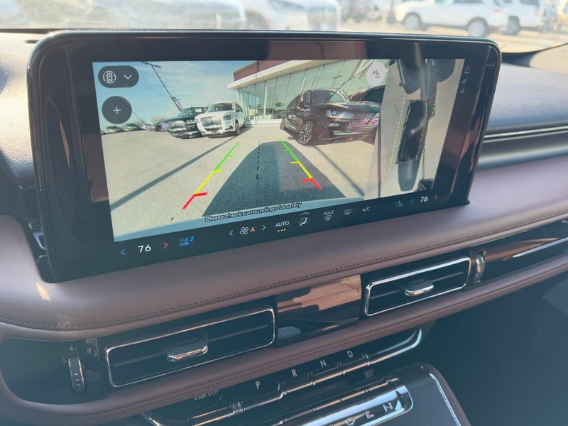 Lincoln Aviator Vehicle Full-screen Gallery Image 24