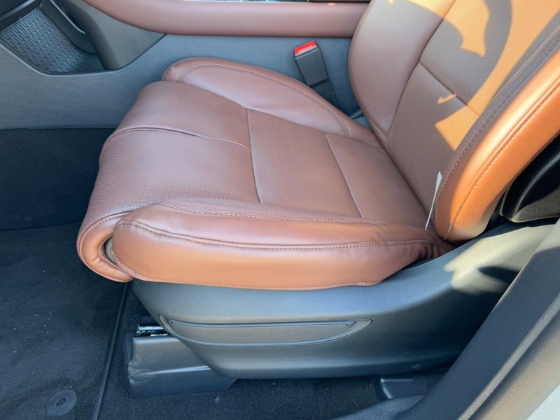 Lincoln Aviator Vehicle Full-screen Gallery Image 26
