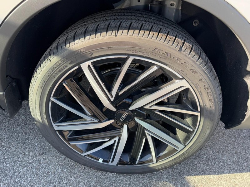Lincoln Aviator Vehicle Full-screen Gallery Image 27