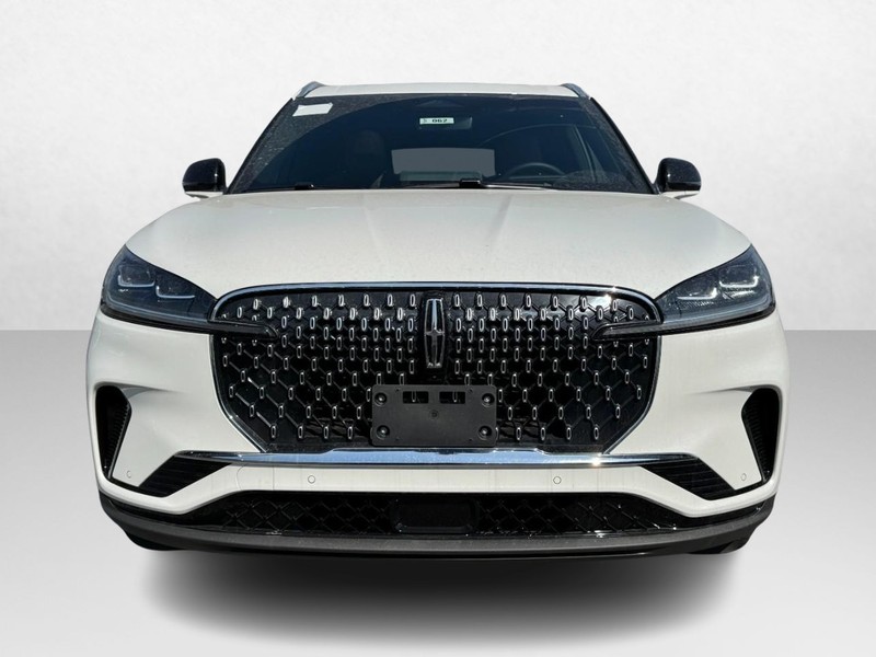 Lincoln Aviator Vehicle Full-screen Gallery Image 02